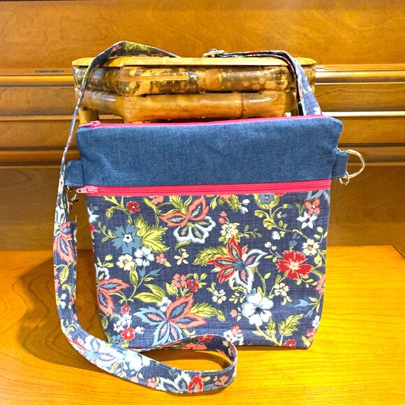 Handmade Denim and Cotton Floral Crossbody Bag with Lining and Zippered Closure - Picture 4 of 8